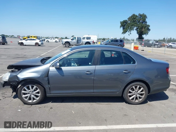2010 Volkswagen Jetta Limited Edition with VIN 3VWRZ7AJ8AM107256, listed as a IAAI auction lot 42361571 with 110,548 mi miles and . Bid and sale history available at DreamBid. Image 15.