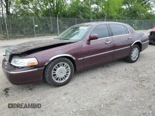 2008 Lincoln Town Car Limited z VIN 2LNHM82V38X635821, wystawiony jako Copart lot #56738735 z przebiegiem 63 586 mil mil oraz Szkoda całkowita • Salvage title. Historia ofert i sprzedaży dostępna na DreamBid. Obrazek 1.