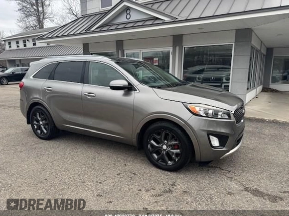 2016 Kia Sorento SX with VIN 5XYPK4A5XGG115686, listed as a IAAI auction lot 42033770 with 206,229 mi miles. Bid and sale history available at carsss.com. Image 1.