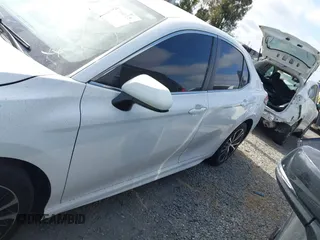 2020 Toyota Camry SE z VIN 4T1G11AK3LU312906, wystawiony jako IAAI lot #42370015 z przebiegiem 67 382 mil mil oraz . Historia ofert i sprzedaży dostępna na DreamBid. Obrazek 15.