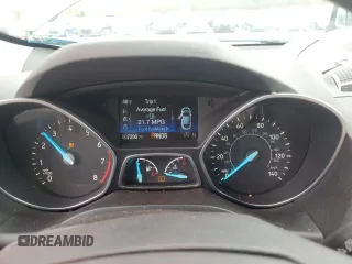 2019 Ford Escape SE z VIN 1FMCU0GD6KUB85270, wystawiony jako Copart lot #52893685 z przebiegiem 7 296 mil mil oraz Szkoda całkowita • Salvage title. Historia ofert i sprzedaży dostępna na DreamBid. Obrazek 9.