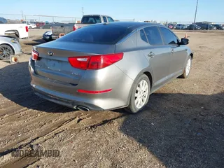 2015 Kia Optima EX z VIN 5XXGN4A7XFG402635, wystawiony jako IAAI lot #41952546 z przebiegiem 121 390 mil mil oraz . Historia ofert i sprzedaży dostępna na DreamBid. Obrazek 4.