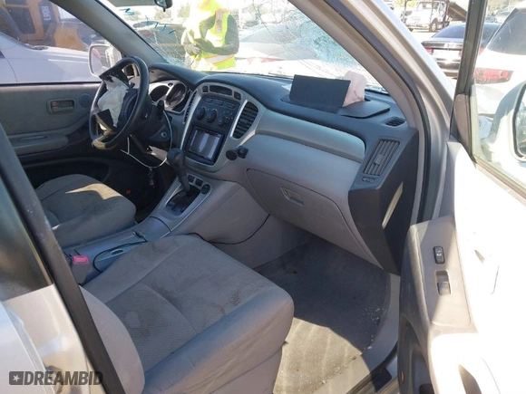 2006 Toyota Highlander w/3rd Row with VIN JTEDP21A660110877, listed as a IAAI auction lot 41330456 with 150,285 mi miles. Bid and sale history available at carsss.com. Image 5.