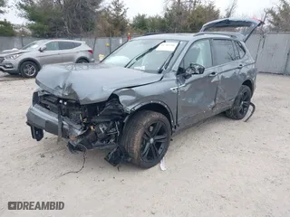 2019 Volkswagen Tiguan SE with VIN 3VV2B7AX0KM186146, listed as a IAAI auction lot 41785580 with 70,950 mi miles. Bid and sale history available at carsss.com. Image 2.