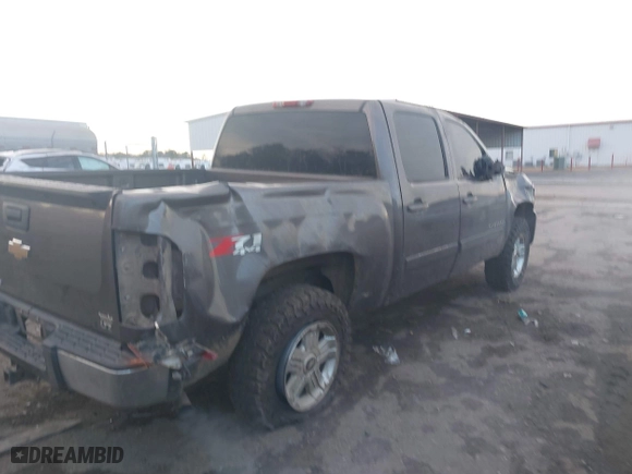 2008 Chevrolet Silverado 1500 LT w/1LT with VIN 2GCEK13J181332863, listed as a IAAI auction lot 41178201 with 181,726 mi miles. Bid and sale history available at carsss.com. Image 4.