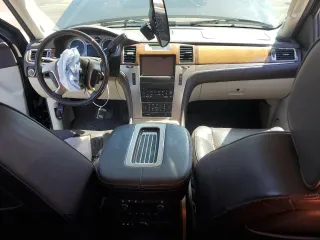 2014 Cadillac Escalade Platinum z VIN 1GYS4DEF9ER217707, wystawiony jako Copart lot #54745095 z przebiegiem 123 177 mil mil oraz Szkoda całkowita • Salvage title. Historia ofert i sprzedaży dostępna na DreamBid. Obrazek 8.