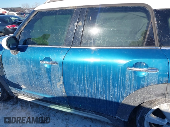 2018 MINI Countryman Cooper S with VIN WMZYT5C3XJ3E61612, listed as a IAAI auction lot 41276107 with 59,554 mi miles and . Bid and sale history available at DreamBid. Image 15.