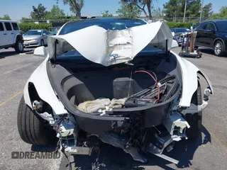 2020 Tesla Model 3 Performance z VIN 5YJ3E1EC6LF805448, wystawiony jako IAAI lot #42207433 z przebiegiem 114 412 mil mil oraz . Historia ofert i sprzedaży dostępna na DreamBid. Obrazek 6.