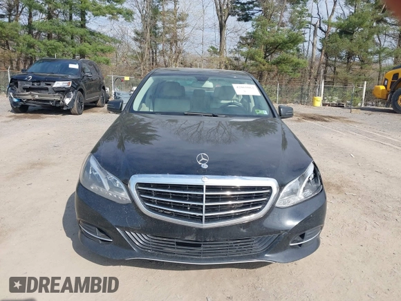 2014 Mercedes-Benz E E 350 Luxury with VIN WDDHF8JB2EA894977, listed as a IAAI auction lot 42065062 with 197,393 mi miles. Bid and sale history available at carsss.com. Image 12.