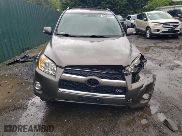 2010 Toyota RAV4 Limited z VIN JTMDK4DV6AD012804, wystawiony jako Copart lot #56024605 z przebiegiem Nie podano mil oraz Szkoda całkowita • Salvage title. Historia ofert i sprzedaży dostępna na DreamBid. Obrazek 5.