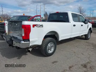 2019 Ford F-250 XL z VIN 1FT7W2B60KEF78955, wystawiony jako IAAI lot #41851147 z przebiegiem 205 275 mil mil oraz . Historia ofert i sprzedaży dostępna na DreamBid. Obrazek 4.
