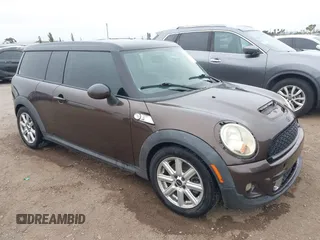 2011 MINI Clubman S z VIN WMWZG3C5XBTY35114, wystawiony jako IAAI lot #42452584 z przebiegiem 136 113 mil mil oraz . Historia ofert i sprzedaży dostępna na DreamBid. Obrazek 1.