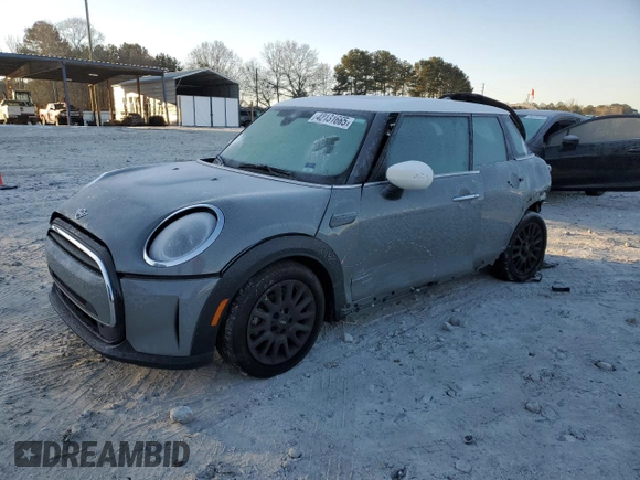 2022 MINI Hardtop 4 Door Cooper z VIN WMW33DK03N2R06435, wystawiony jako Copart lot #42131665 z przebiegiem 29 690 mil mil oraz Szkoda całkowita • Salvage title. Historia ofert i sprzedaży dostępna na DreamBid. Obrazek 1.