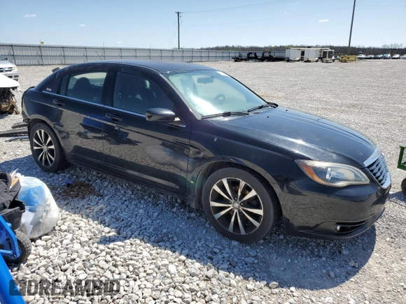 2014 Chrysler 200 Touring z VIN 1C3CCBBGXEN152330, wystawiony jako Copart lot #52295375 z przebiegiem 211 585 mil mil oraz Szkoda całkowita • Salvage title. Historia ofert i sprzedaży dostępna na DreamBid. Obrazek 4.