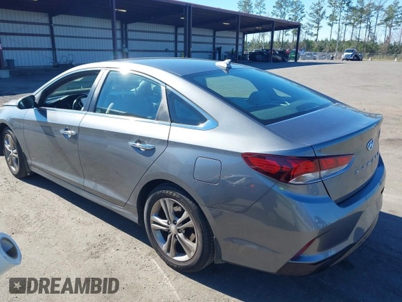 2018 Hyundai Sonata Limited with VIN 5NPE34AF3JH650520, listed as a IAAI auction lot 41292572 with 110,031 mi miles. Bid and sale history available at carsss.com. Image 3.