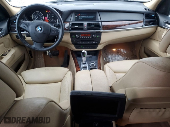 2013 BMW X5 xDrive35i z VIN 5UXZV4C54D0E10167, wystawiony jako Copart lot #86497414 z przebiegiem 95 519 mil mil oraz Szkody całkowita. Historia ofert i sprzedaży dostępna na DreamBid. Obrazek 8.