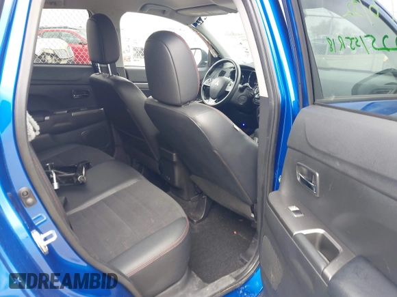 2023 Mitsubishi Outlander ES z VIN JA4ARUAUXPU001785, wystawiony jako IAAI lot #42014049 z przebiegiem 56 431 mil mil oraz . Historia ofert i sprzedaży dostępna na DreamBid. Obrazek 8.