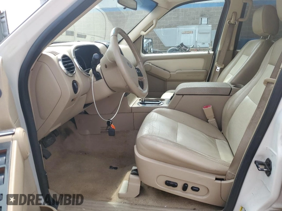 2008 Ford Explorer XLT z VIN 1FMEU73EX8UA16314, wystawiony jako Copart lot #61032695 z przebiegiem 146 443 mil mil oraz Szkoda całkowita • Salvage title. Historia ofert i sprzedaży dostępna na DreamBid. Obrazek 7.