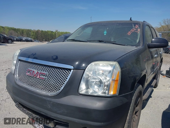 2013 GMC Yukon Denali with VIN 1GKS1EEF8DR209332, listed as a IAAI auction lot 41832403 with 208,800 mi miles. Bid and sale history available at carsss.com. Image 2.