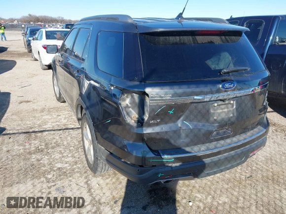 2018 Ford Explorer XLT z VIN 1FM5K7D8XJGA41555, wystawiony jako IAAI lot #41301991 z przebiegiem 46 248 mil mil oraz . Historia ofert i sprzedaży dostępna na DreamBid. Obrazek 3.