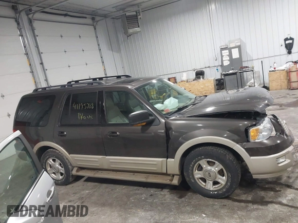 2005 Ford Expedition Eddie Bauer with VIN 1FMFU18575LA91113, listed as a IAAI auction lot 41195788 with 185,032 mi miles. Bid and sale history available at carsss.com. Image 13.