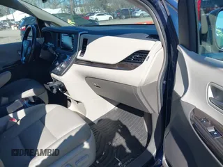 2018 Toyota Sienna XLE with VIN 5TDDZ3DC6JS206368, listed as a IAAI auction lot 41635138 with 44,578 mi miles. Bid and sale history available at carsss.com. Image 5.