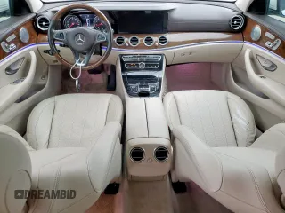 2017 Mercedes-Benz E 300 Luxury z VIN WDDZF4JBXHA191533, wystawiony jako Copart lot #57439265 z przebiegiem 93 125 mil mil oraz Czysty tytuł • Clean title. Historia ofert i sprzedaży dostępna na DreamBid. Obrazek 8.