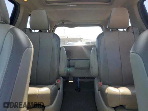 2013 Toyota Sienna XLE с VIN 5TDDK3DC6DS063575, выставлен на аукционе Copart как лот 52725185 с пробегом 125 707 миль миль и Списание • Salvage title. История ставок и продаж доступна на DreamBid. Изображение 10.