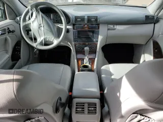 2005 Mercedes-Benz C 240 z VIN WDBRH81J65F634681, wystawiony jako Copart lot #82118224 z przebiegiem 158 338 mil mil oraz Szkody całkowita. Historia ofert i sprzedaży dostępna na DreamBid. Obrazek 8.
