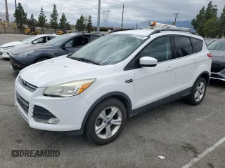 2014 Ford Escape SE z VIN 1FMCU0GX9EUB80496, wystawiony jako Copart lot #56904395 z przebiegiem 81 826 mil mil oraz Czysty tytuł • Clean title. Historia ofert i sprzedaży dostępna na DreamBid. Obrazek 1.