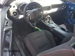 2020 Chevrolet Camaro 1LS z VIN 1G1FB1RX9L0126770, wystawiony jako Copart lot #49124375 z przebiegiem 60 283 mil mil oraz Szkoda całkowita • Salvage title. Historia ofert i sprzedaży dostępna na DreamBid. Obrazek 8.