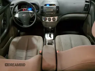 2010 Hyundai Elantra GLS z VIN KMHDU4AD6AU879430, wystawiony jako Copart lot #58046025 z przebiegiem 184 555 mil mil oraz Czysty tytuł • Clean title. Historia ofert i sprzedaży dostępna na DreamBid. Obrazek 8.