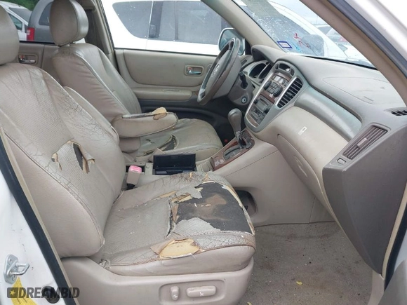 2004 Toyota Highlander with VIN JTEDP21A740028377, listed as a IAAI auction lot 41945237 with 206,315 mi miles. Bid and sale history available at carsss.com. Image 5.