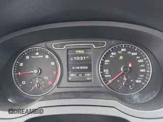 2015 Audi Q3 Premium Plus z VIN WA1EFCFS6FR012425, wystawiony jako IAAI lot #42042484 z przebiegiem 139 012 mil mil oraz . Historia ofert i sprzedaży dostępna na DreamBid. Obrazek 7.