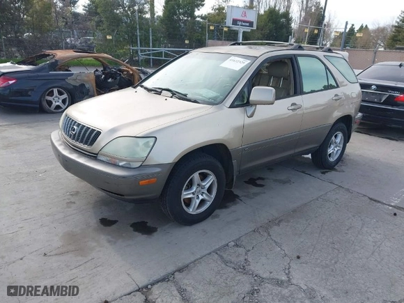 2001 Lexus RX 300 with VIN JTJHF10U210218191, listed as a IAAI auction lot 41622329 with 179,137 mi miles. Bid and sale history available at carsss.com. Image 2.