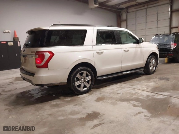 2018 Ford Expedition Max XLT with VIN 1FMJK1HT7JEA46234, listed as a IAAI auction lot 41572351 with NaN miles. Bid and sale history available at carsss.com. Image 4.
