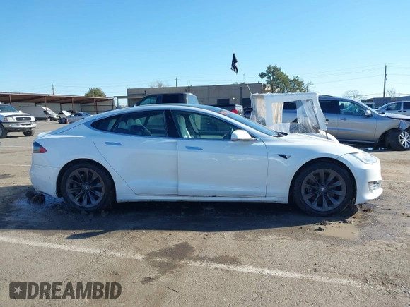 2018 Tesla Model S 75D z VIN 5YJSA1E29JF276329, wystawiony jako IAAI lot #41673653 z przebiegiem Nie podano mil oraz . Historia ofert i sprzedaży dostępna na DreamBid. Obrazek 13.