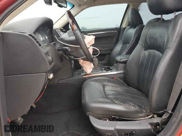 2008 Chrysler 300 C Hemi z VIN 2C3KA63HX8H281729, wystawiony jako Copart lot #51831955 z przebiegiem 217 551 mil mil oraz Szkoda całkowita • Salvage title. Historia ofert i sprzedaży dostępna na DreamBid. Obrazek 7.