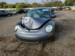 2006 Volkswagen Beetle z VIN 3VWRR31CX6M405549, wystawiony jako Copart lot #76160634 z przebiegiem 54 608 mil mil oraz Czysty tytuł • Clean title. Historia ofert i sprzedaży dostępna na DreamBid. Obrazek 10.