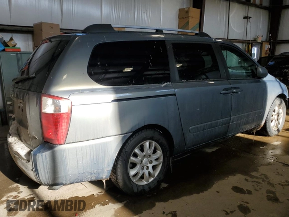 2007 Kia Sedona LX with VIN KNDMB233876120696, listed as a Copart auction lot 43963915 with 304,027 mi miles and Salvage Title. Bid and sale history available at carsss.com. Image 3.