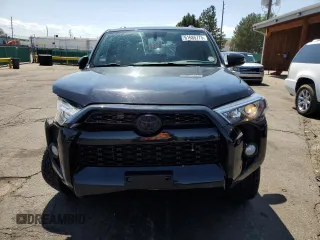 2019 Toyota 4Runner SR5 z VIN JTEBU5JR3K5700930, wystawiony jako Copart lot #61685775 z przebiegiem 67 194 mil mil oraz Szkoda całkowita • Salvage title. Historia ofert i sprzedaży dostępna na DreamBid. Obrazek 5.