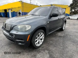 2011 BMW X5 35i with VIN 5UXZV4C58BL401755, listed as a Copart auction lot 49190535 with 104,082 mi miles and Clean Title. Bid and sale history available at carsss.com. Image 2.