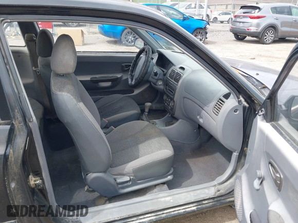 2000 Hyundai Accent z VIN KMHCF35G5YU017900, wystawiony jako IAAI lot #42063663 z przebiegiem 170 283 mil mil oraz . Historia ofert i sprzedaży dostępna na DreamBid. Obrazek 5.