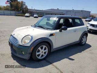 2010 MINI Hardtop z VIN WMWMF3C53ATU79777, wystawiony jako Copart lot #55530175 z przebiegiem 177 225 mil mil oraz Czysty tytuł • Clean title. Historia ofert i sprzedaży dostępna na DreamBid. Obrazek 1.