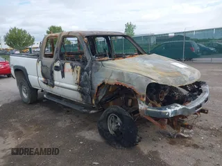 2004 GMC Sierra 2500HD SLE z VIN 1GTHK29U54E328795, wystawiony jako IAAI lot #42278175 z przebiegiem 38 887 mil mil oraz . Historia ofert i sprzedaży dostępna na DreamBid. Obrazek 1.