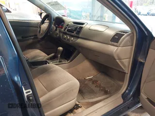 2006 Toyota Camry LE z VIN 4T1BF32K96U114356, wystawiony jako IAAI lot #41818681 z przebiegiem 171 423 mil mil oraz . Historia ofert i sprzedaży dostępna na DreamBid. Obrazek 5.
