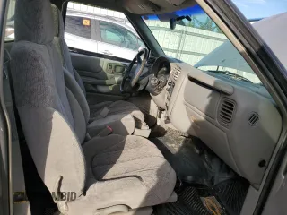 1998 GMC Sonoma z VIN 1GTCS1444WK508883, wystawiony jako Copart lot #76282634 z przebiegiem 87 110 mil mil oraz Szkoda całkowita • Salvage title. Historia ofert i sprzedaży dostępna na DreamBid. Obrazek 7.