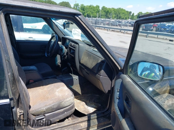 1999 Jeep Cherokee Sport with VIN 1J4FF68S6XL630724, listed as a IAAI auction lot 42237548 with 267,382 mi miles and . Bid and sale history available at DreamBid. Image 5.