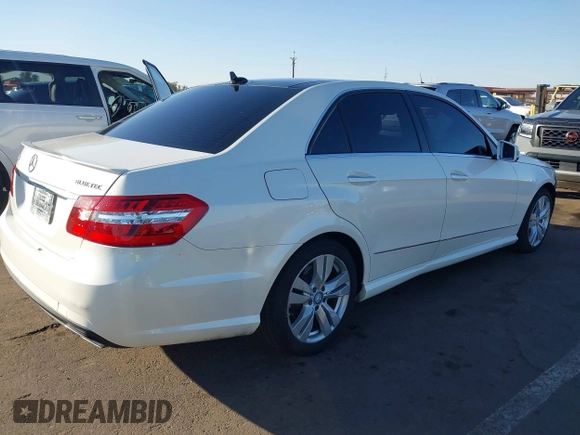 2013 Mercedes-Benz E-Class E 350 Luxury BlueTEC with VIN WDDHF2EB5DA675484, listed as a IAAI auction lot 41522495 with 99,618 mi miles. Bid and sale history available at carsss.com. Image 4.