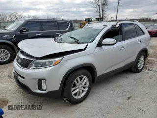 2014 Kia Sorento LX z VIN 5XYKT4A67EG493882, wystawiony jako Copart lot #48255655 z przebiegiem 147 096 mil mil oraz Szkody całkowita. Historia ofert i sprzedaży dostępna na DreamBid. Obrazek 1.